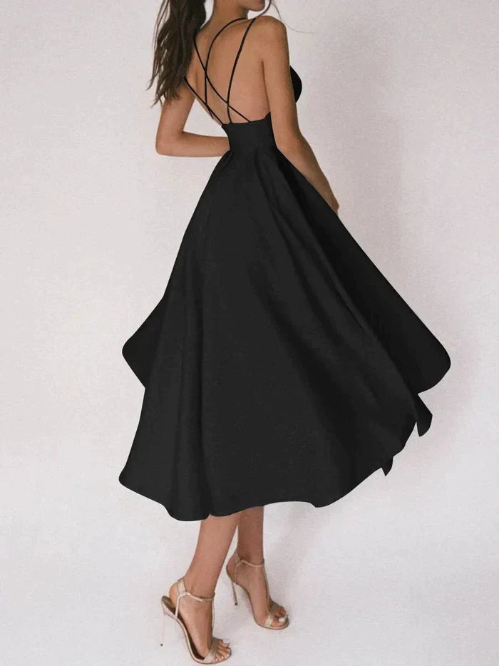 Audrey Elegantes Kleid mit V-Ausschnitt und Trägern