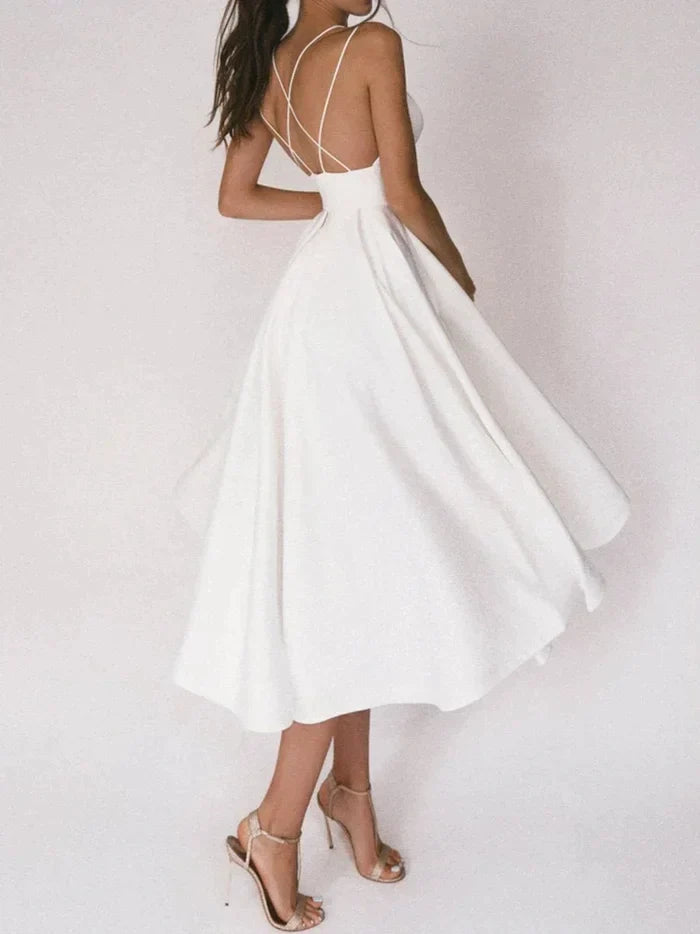 Audrey Elegantes Kleid mit V-Ausschnitt und Trägern